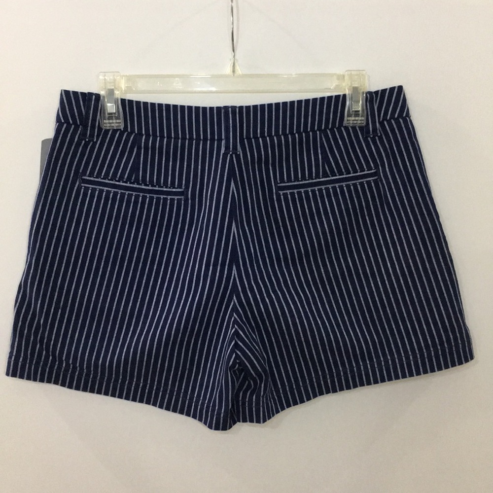 NWT! bcg Brand. Navy Striped Shorts. Size 6. - Picture 2 of 4